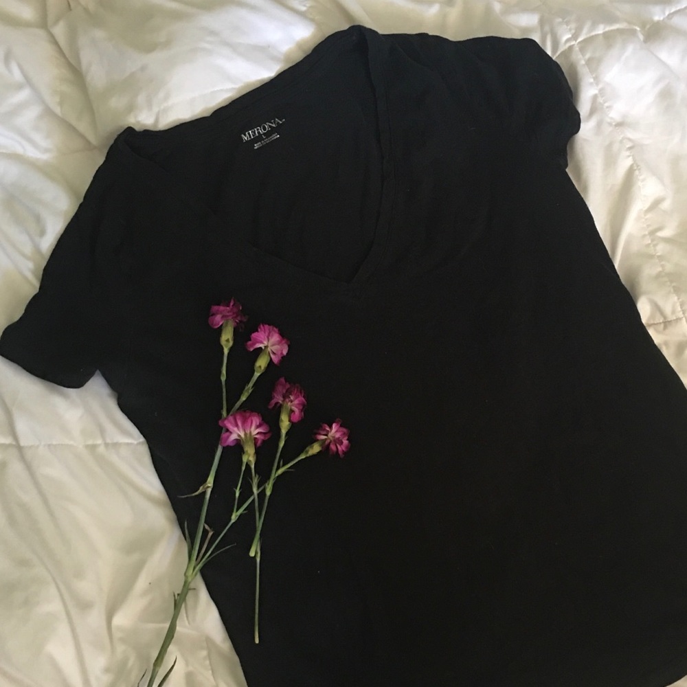 Morona Black V Neck T Shirt